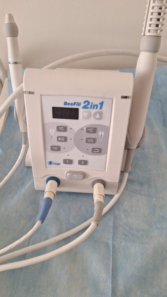 BeeFill 2in1 urządzenie endodontyczne do wypełniania kanałów zębowych, nowoczesny sprzęt stomatologiczny.